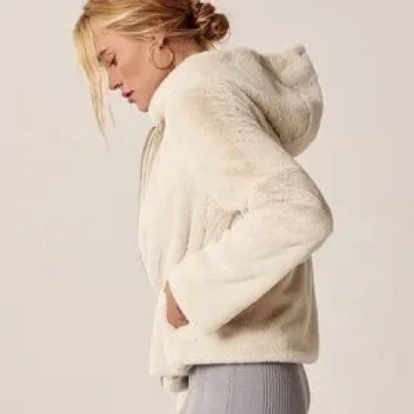 Abercrombie & Fitch Cream Hooded Faux Fur Coat Jacket - Picture 2 of 5